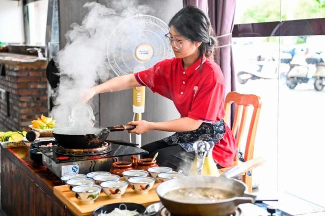 扁担女孩未注册任何媒体账号 谨防虚假账号诈骗