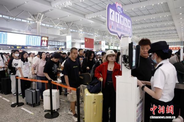 掌柜配资 10月1日长三角铁路预计发送旅客426万人次